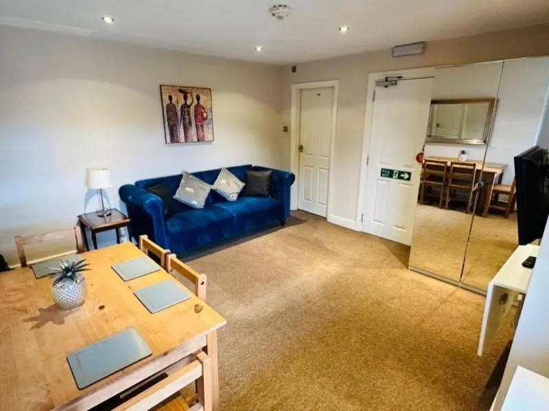 Lennox Lea Hotel Studios & Apartments - Image 1