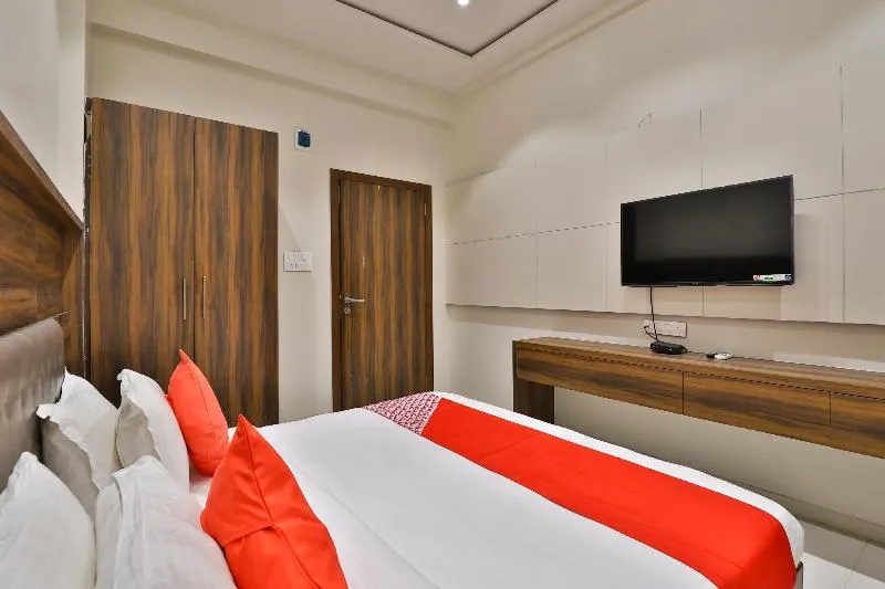La Victoria by OYO Rooms - Image 1