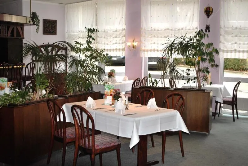Heidehotel Lubast - Image 1
