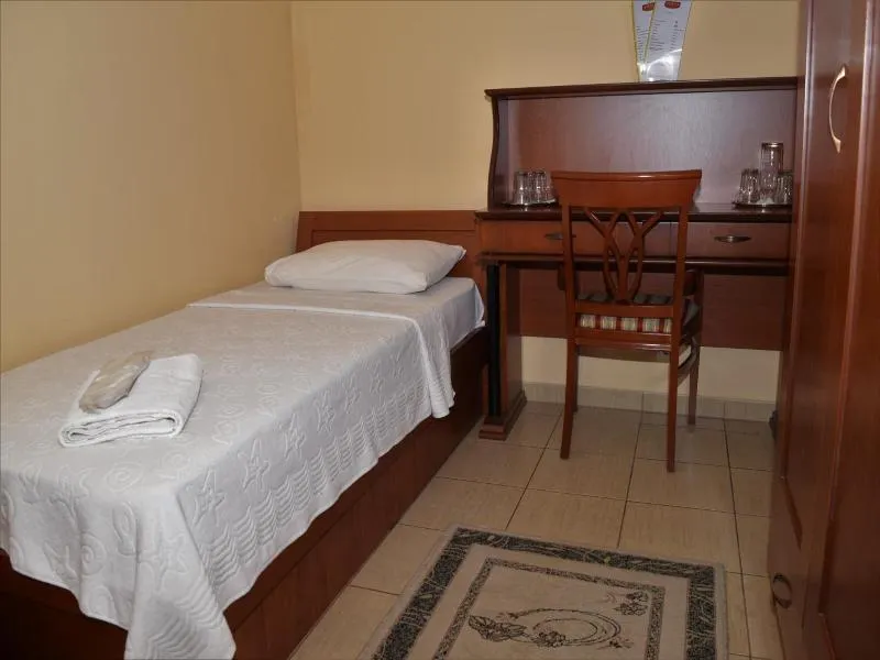 Hotel Tivoli - Image 1