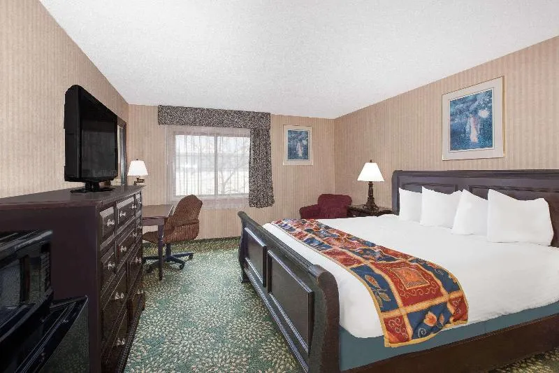 Red Roof Inn Flint - Image 1