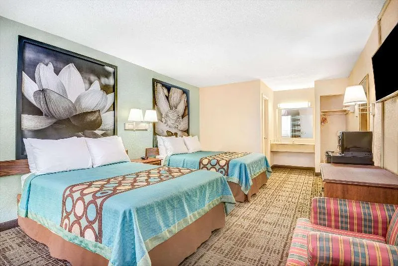 Super 8 by Wyndham Raleigh - Image 1