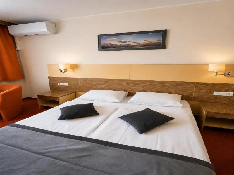 Info Hotel - Image 1