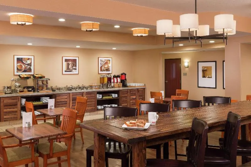 DoubleTree by Hilton Hotel Portland - Tigard - Image 1