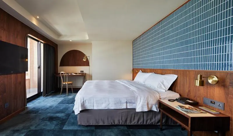 La Plaza Hotel - Image 1