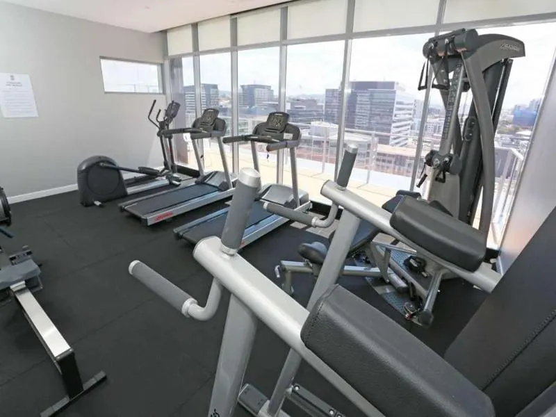 Alex Perry Hotel & Apartments - Image 1