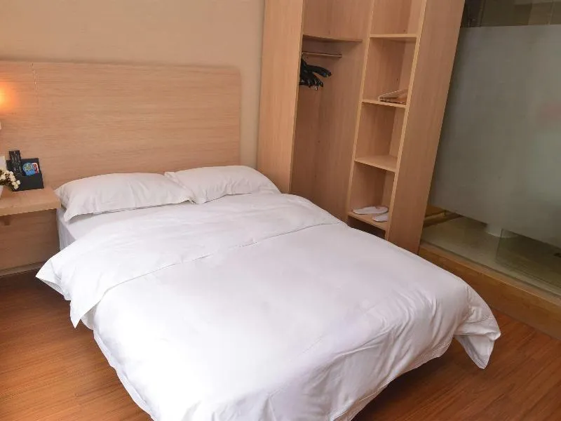 Ibis Hotel (Chongqing Ranjiaba Metro Station) - Image 1