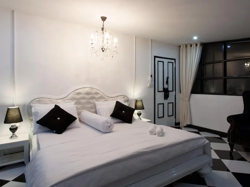 Me Room Hotel - Image 1