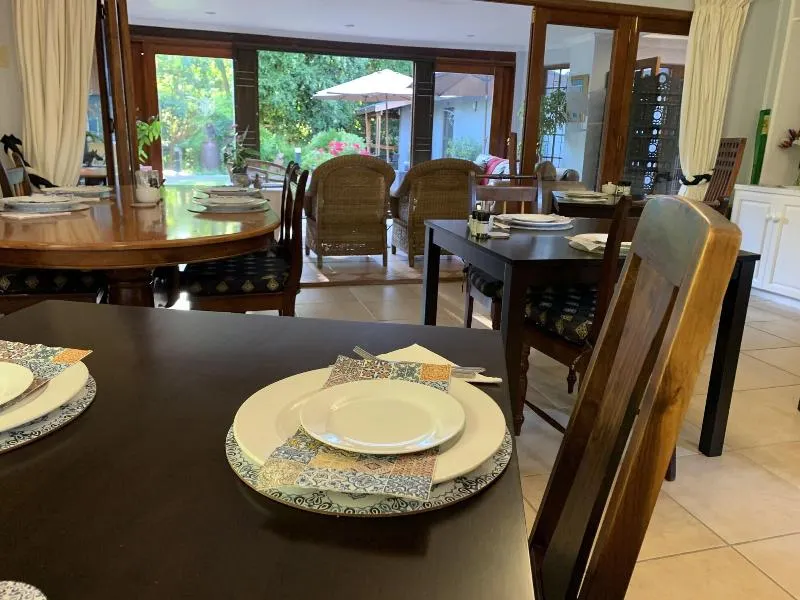 Highlands Lodge Guest House - Image 1