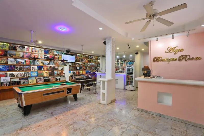Arya Eightball Records Hotel - Image 1