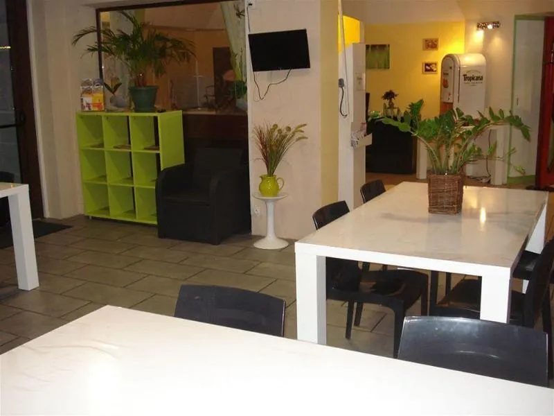 Hôtel'n - Image 1
