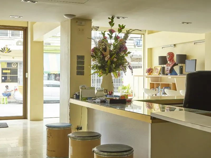 Au Bon Hostel - Image 1