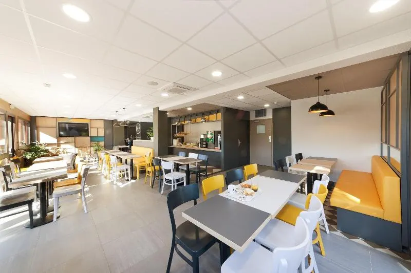 Comfort Hotel Albi - Image 1