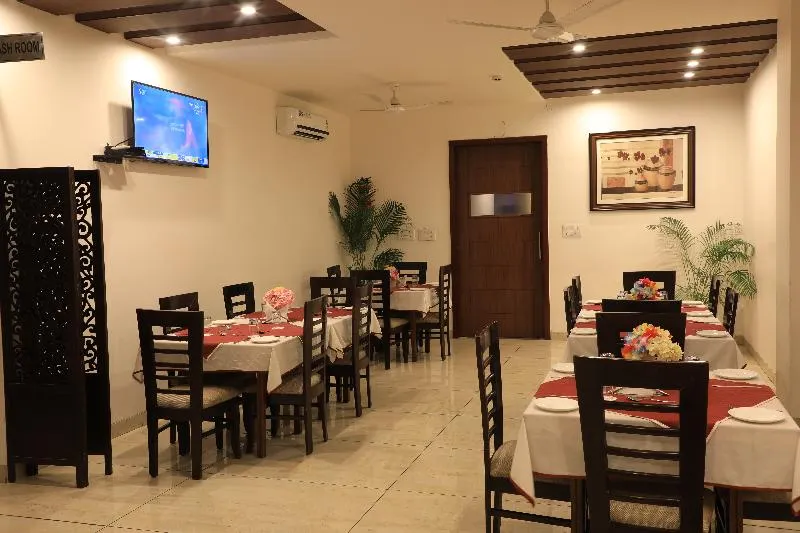 Hotel Raj Plaza - Image 1