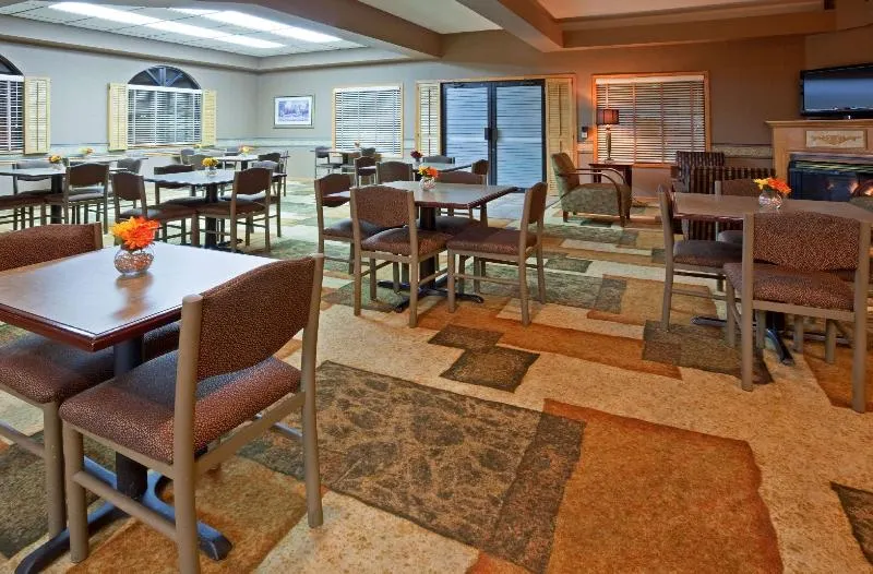 Norwood Inn & Suites Eagan - Image 1