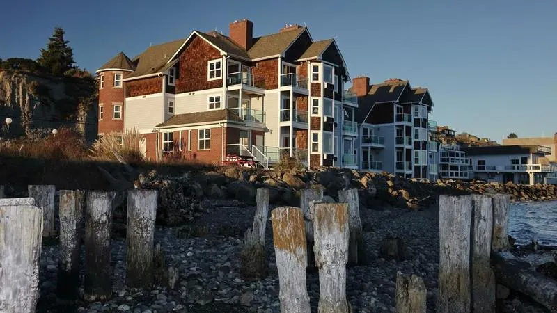 Tides Inn & Suites - Image 1