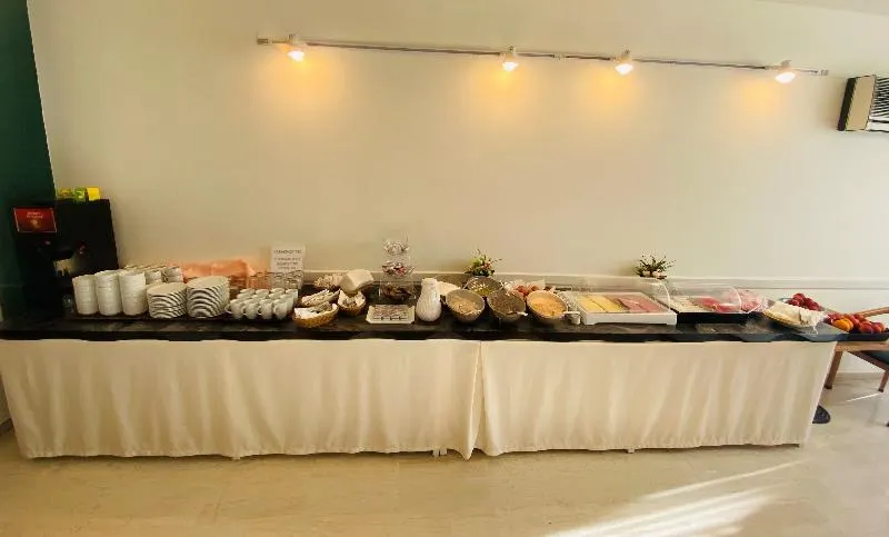 Paradise Hotel - Image 1