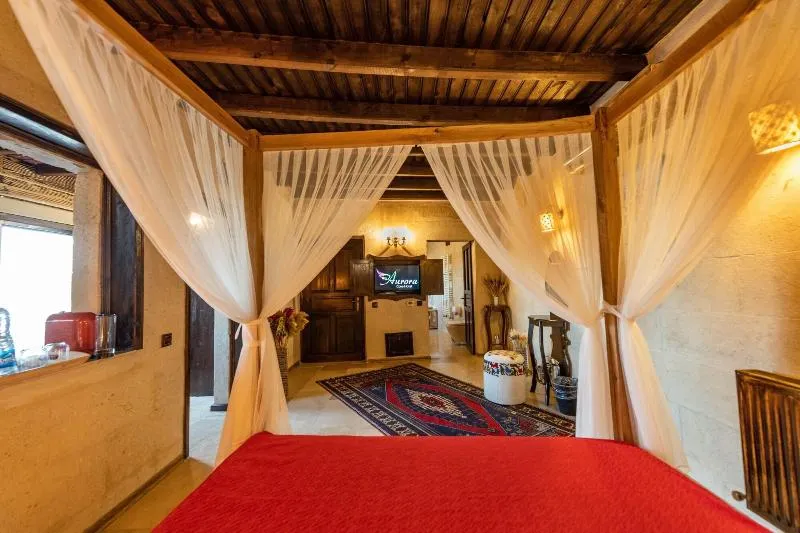 Aurora Cave Hotel - Image 1