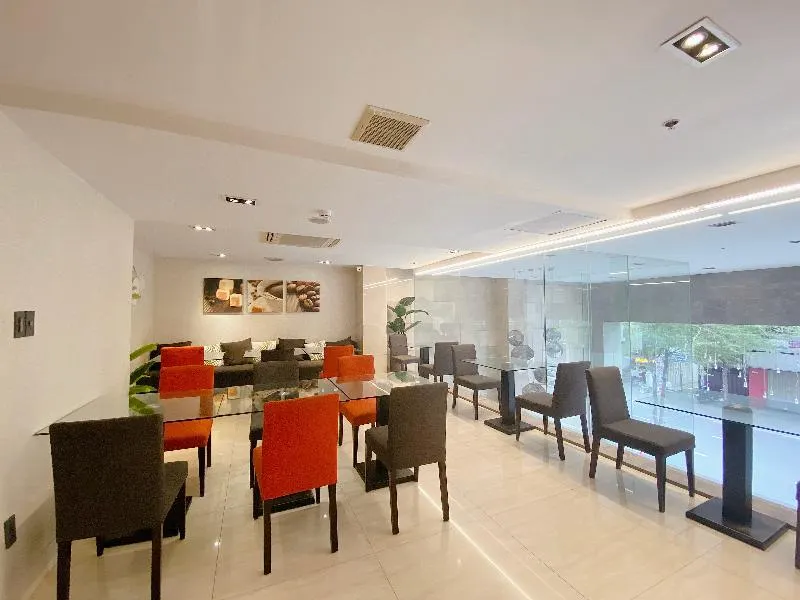 The Luxe Hotel - Image 1