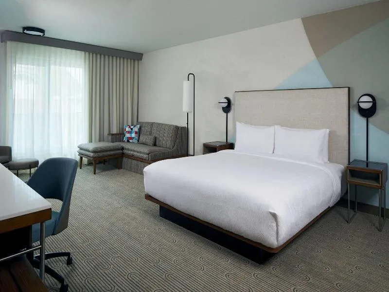 La Quinta Inn & Suites Santa Barbara - Image 1