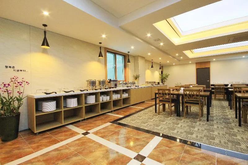 Duzon Hotel - Image 1