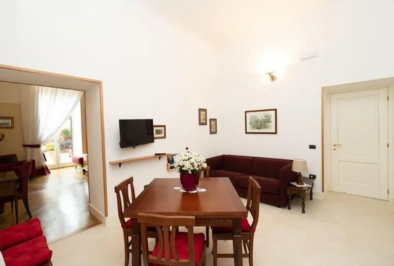 Moon Luxury Rooms & Apartments - Image 1
