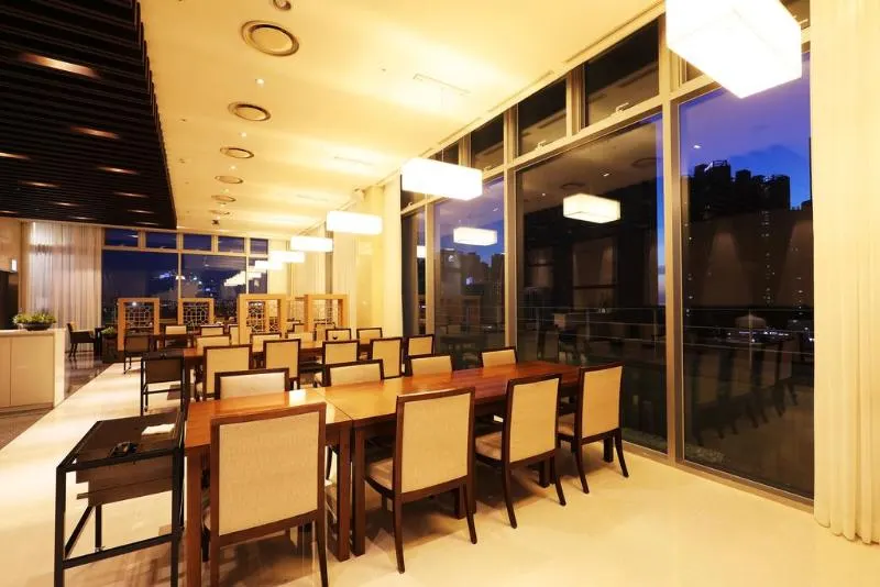 Bridge Hotel Incheon Songdo - Image 1