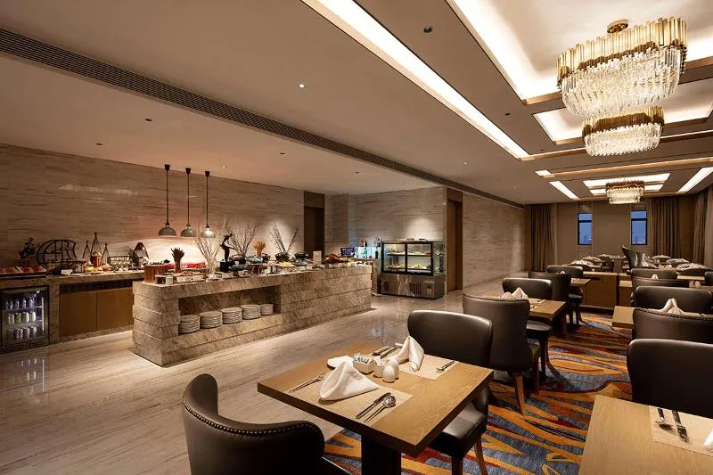 Howard Johnson Jimei Lake Plaza Xiamen - Image 1