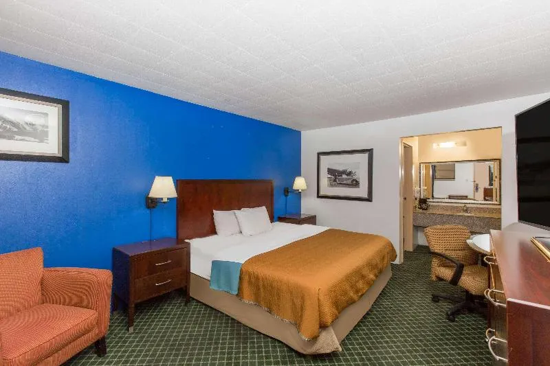 Travelodge by Wyndham Great Bend - Image 1
