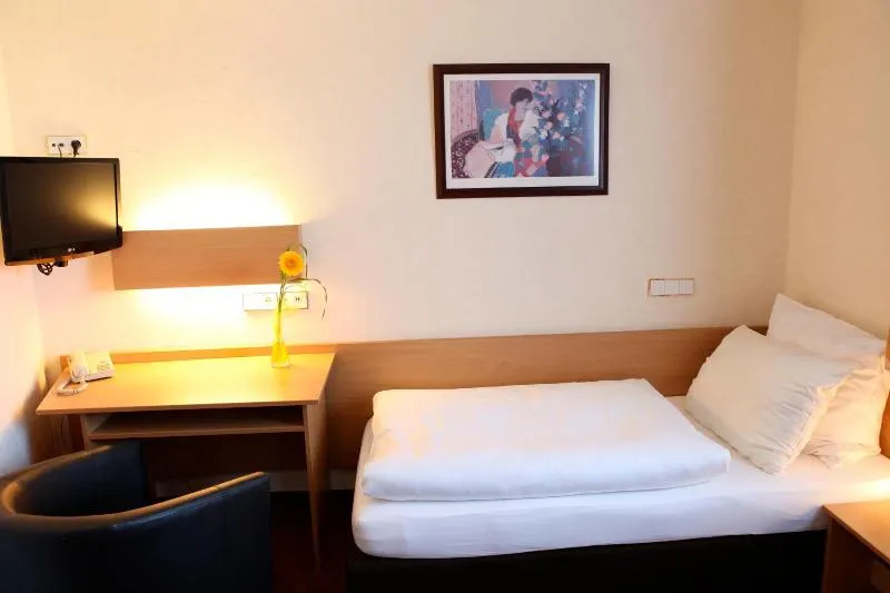 Akzent Hotel Oberhausen - Image 1