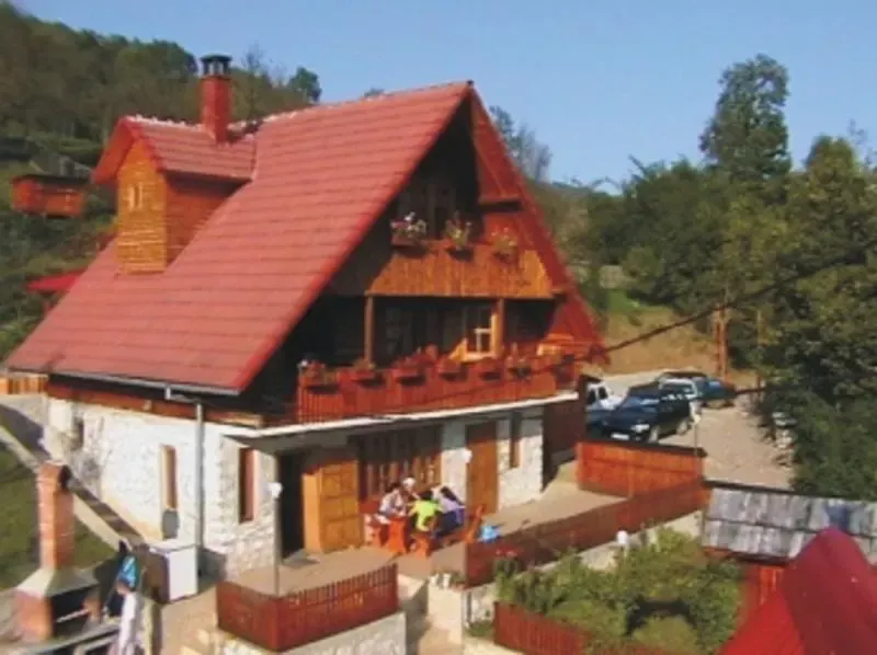 Poarta Zmeilor Guesthouse - Image 1