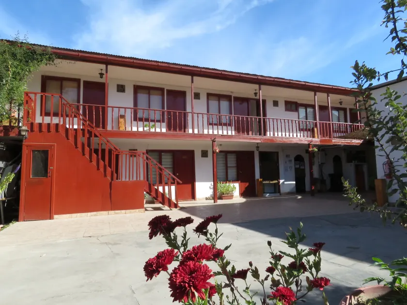 Hostal Ashpai - Image 1