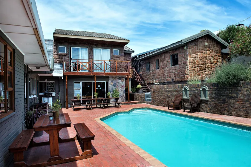 Hotel Lungile Lodge Beachfront Backpackers - Image 1