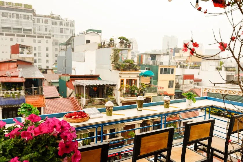 Golden Lotus Hostel & Spa Hang Dao Night Market - Image 1
