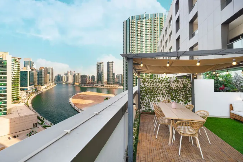 Queens Social House - Image 1