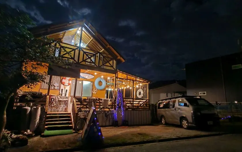 Tropical Surf House Okinawa - Image 1
