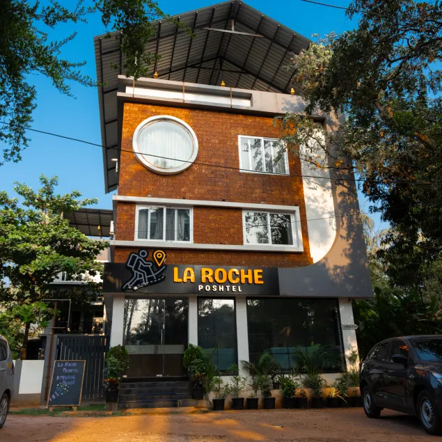La Roche Poshtel - Image 1