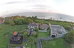 Surfers Dorm House - Image 1