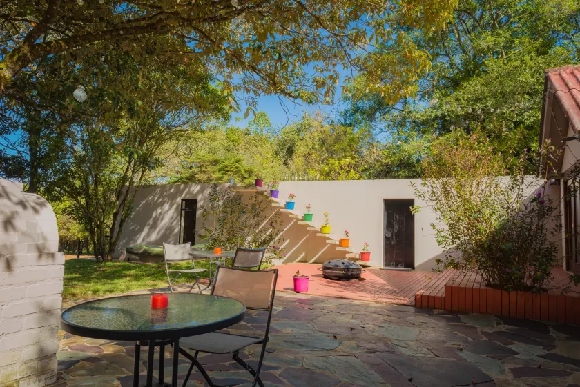 Entre Arboles Hostal - Image 1