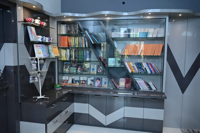 Osho Sumeru Backpackers Hostel - Image 1