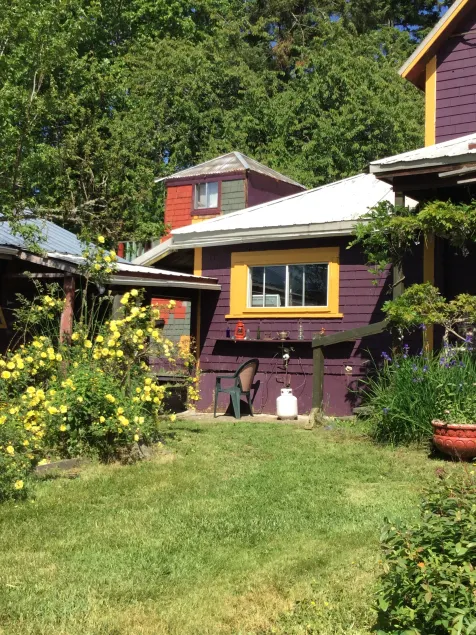 Earth Club Factory Guesthouse - Image 1