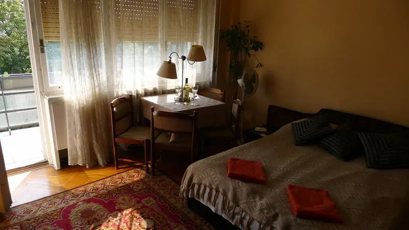 Thomas Apartment - Image 1