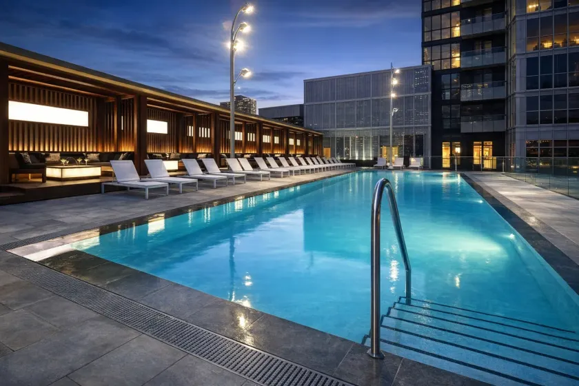 Metropolis Loft - CN Tower - Image 1