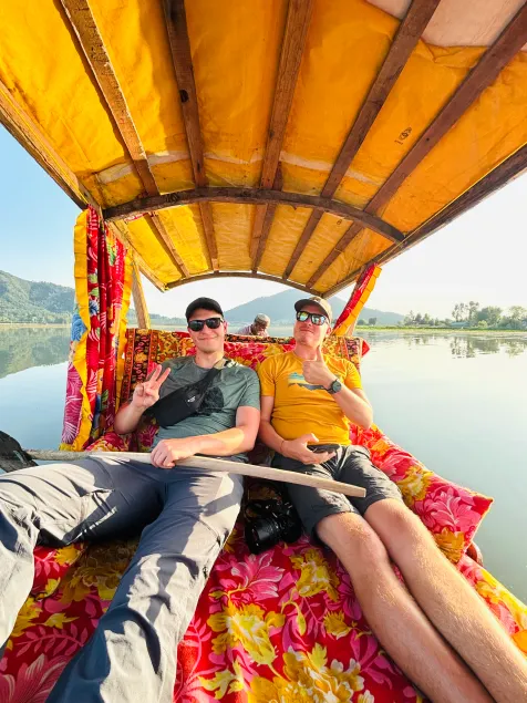 Backpackers Lake View Houseboat  - Image 1