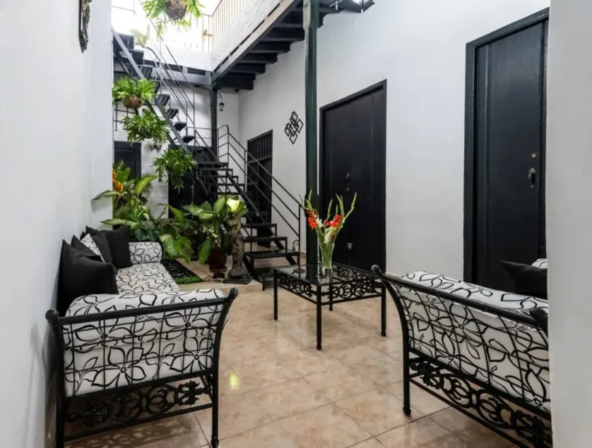 Casa Buenos Aires in Cuba - Bedroom two beds - Image 1