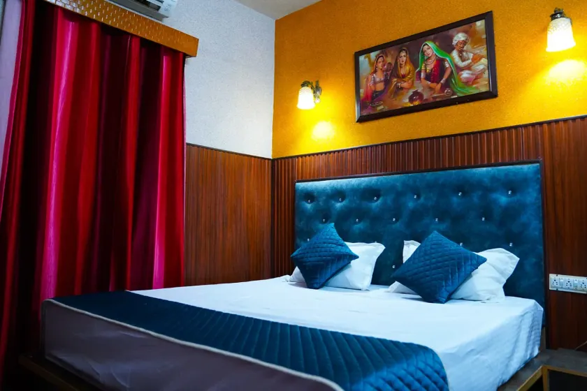 Apna Niwas by OYO Rooms - Image 1
