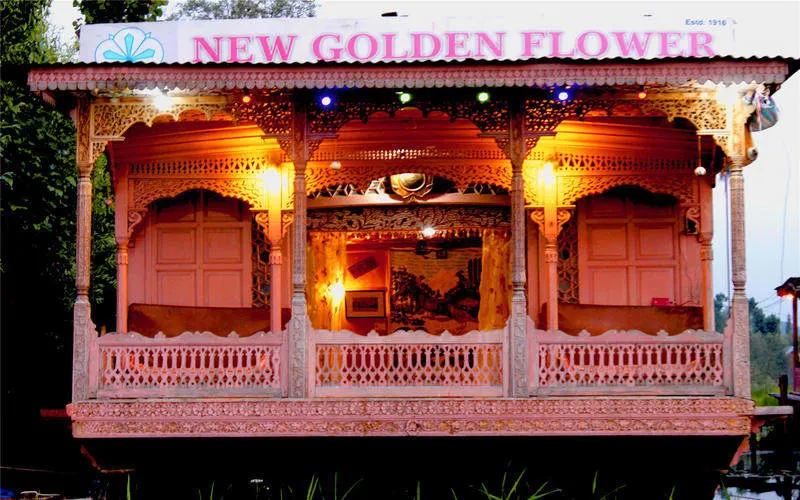 Houseboat New Golden Flower - Image 1