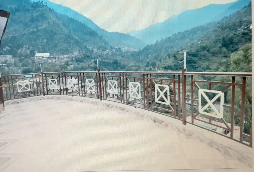 Hotel Tirthan Crest Gateway - Image 1