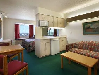 Country Meadows Apartments - Image 1