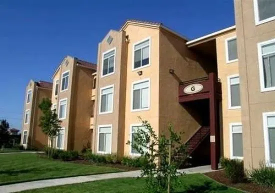 Laguna Creek Apartments - Image 1